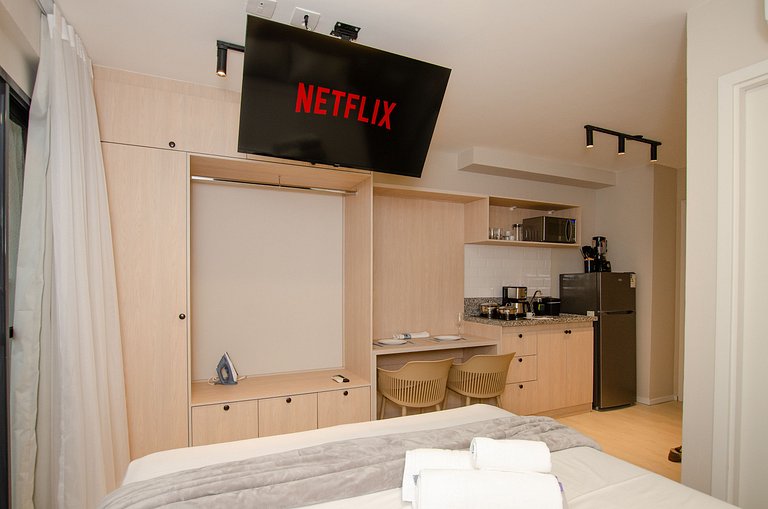 Charmoso studio C/ cama queen na Fradique Coutinho