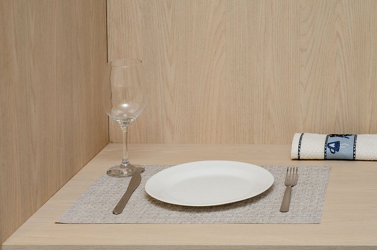 Charmoso studio C/ cama queen na Fradique Coutinho