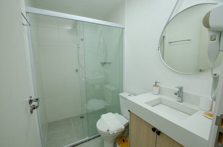 Charmoso studio C/ cama queen na Fradique Coutinho