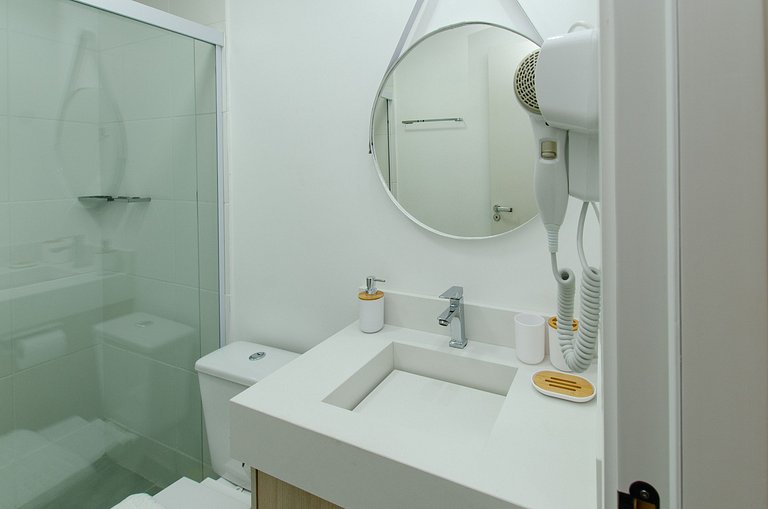 Charmoso studio C/ cama queen na Fradique Coutinho