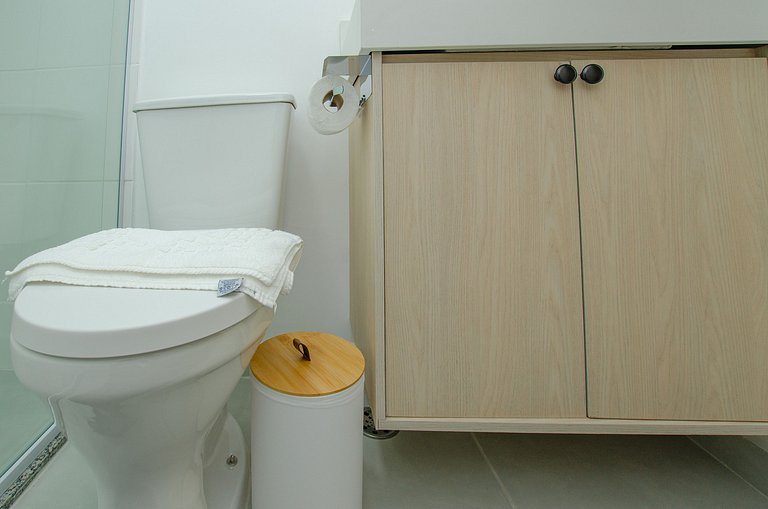 Charmoso studio C/ cama queen na Fradique Coutinho