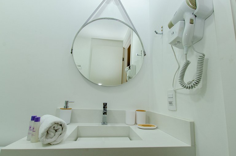 Charmoso studio C/ cama queen na Fradique Coutinho