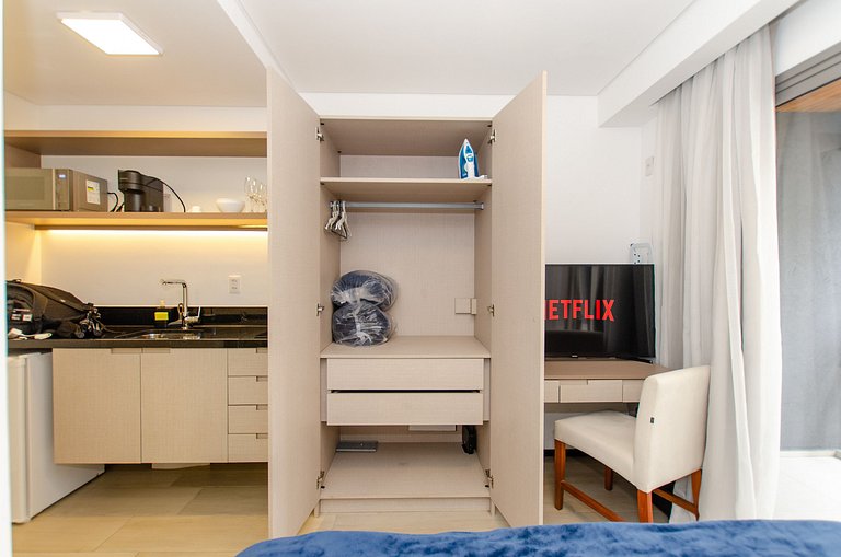 Belo studio com cama queen no Jardins