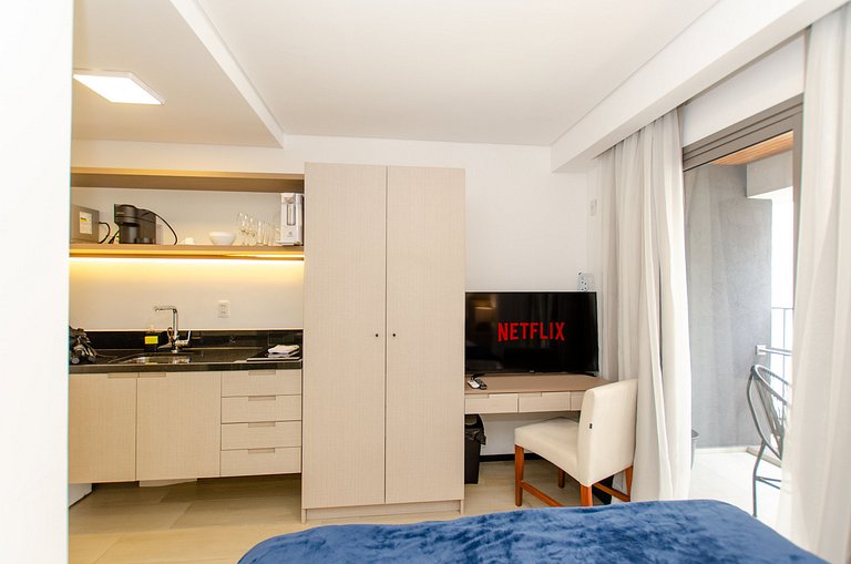 Belo studio com cama queen no Jardins