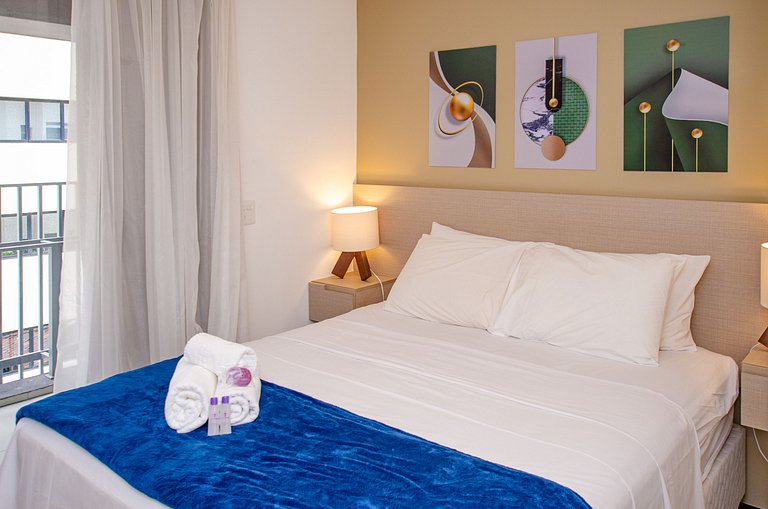 Belo studio com cama queen no Jardins