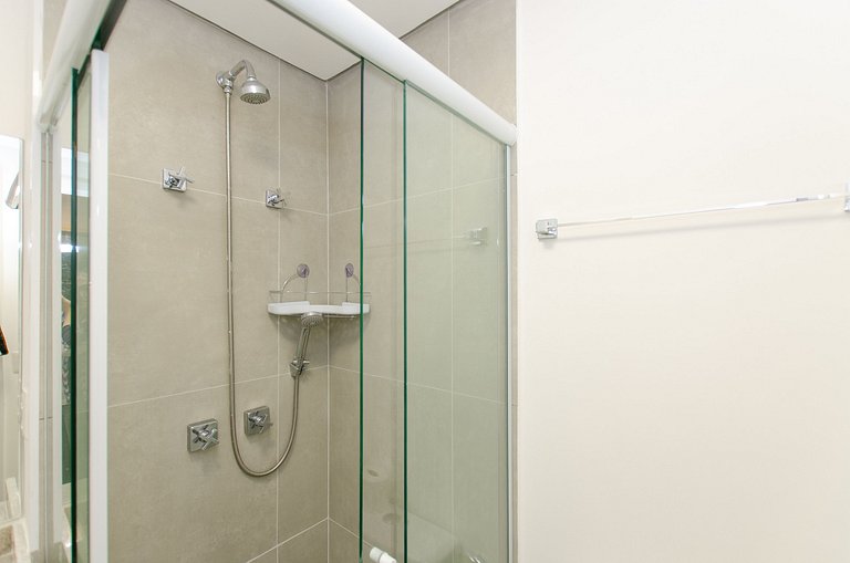 Belo studio com cama queen no Jardins