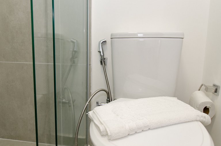 Belo studio com cama queen no Jardins