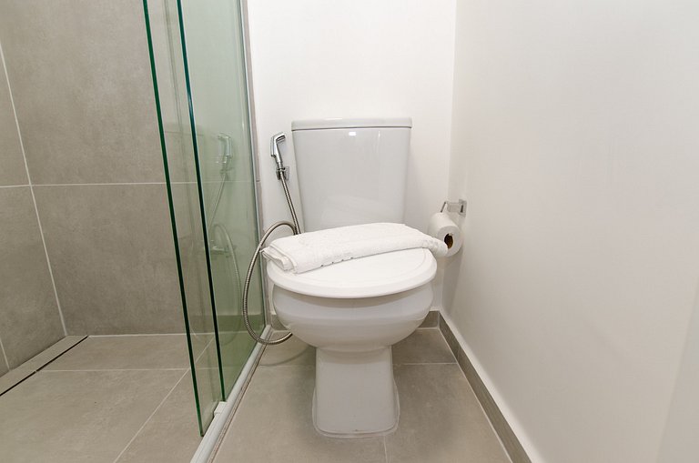 Belo studio com cama queen no Jardins