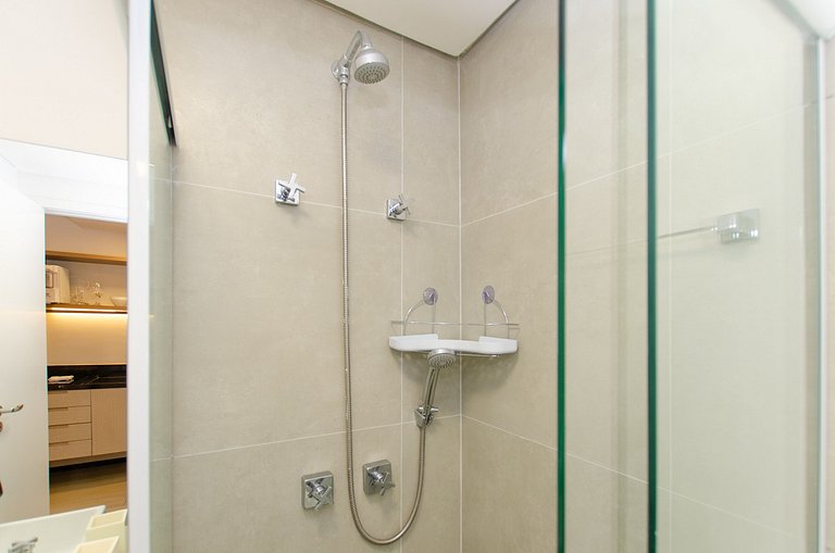 Belo studio com cama queen no Jardins