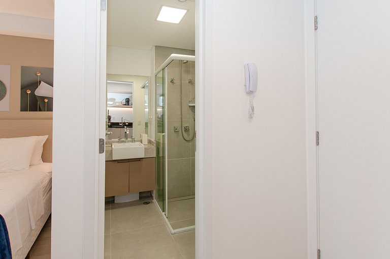 Belo studio com cama queen no Jardins