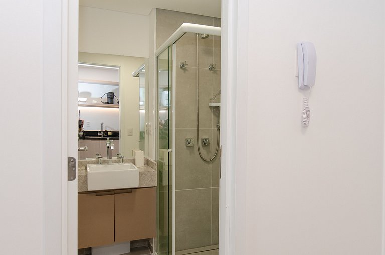 Belo studio com cama queen no Jardins