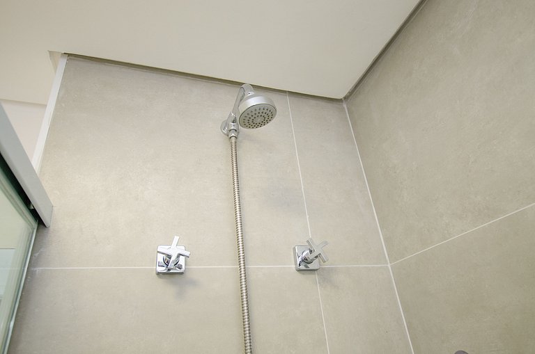 Belo studio com cama queen no Jardins