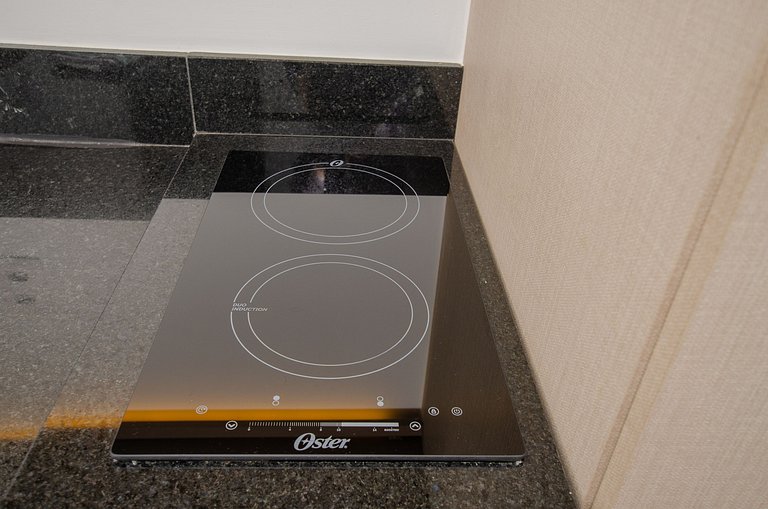 Belo studio com cama queen no Jardins