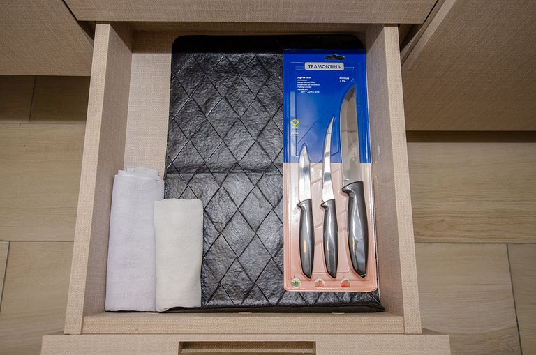 Belo studio com cama queen no Jardins