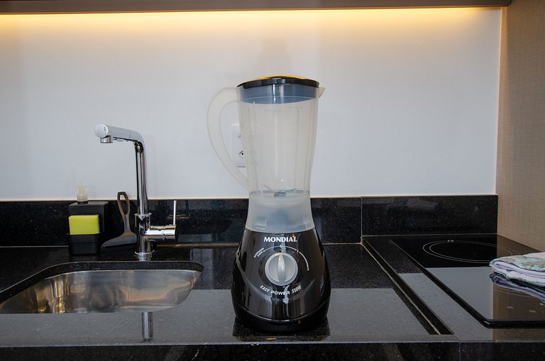 Belo studio com cama queen no Jardins