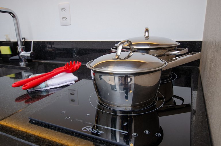 Belo studio com cama queen no Jardins