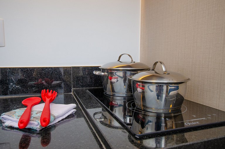 Belo studio com cama queen no Jardins