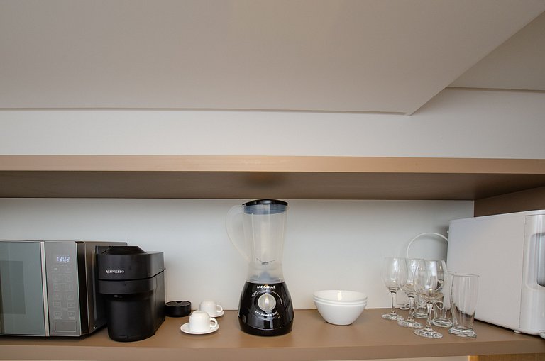 Belo studio com cama queen no Jardins