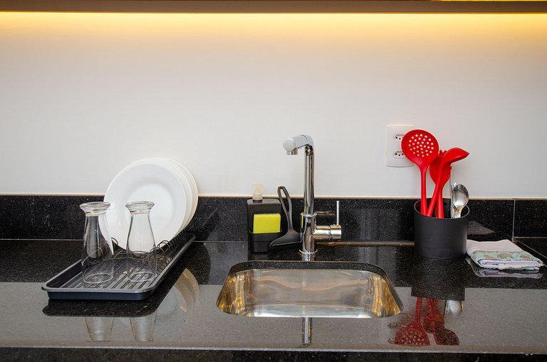 Belo studio com cama queen no Jardins