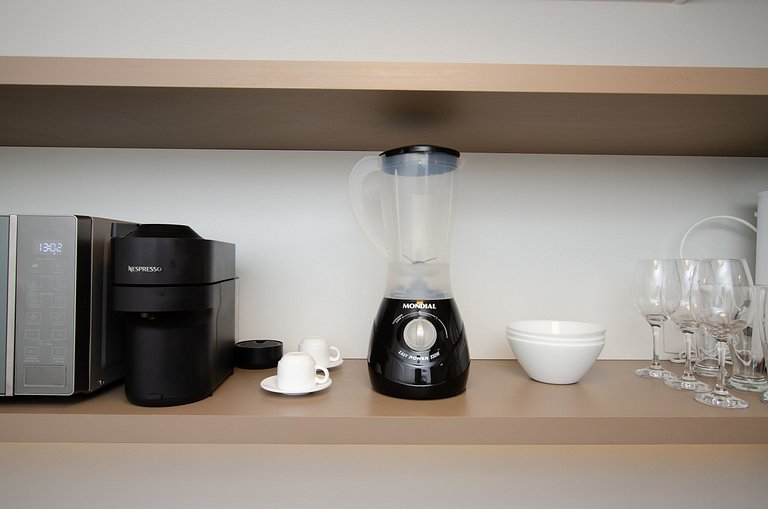 Belo studio com cama queen no Jardins