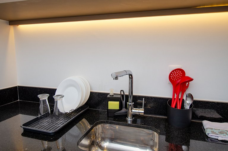 Belo studio com cama queen no Jardins