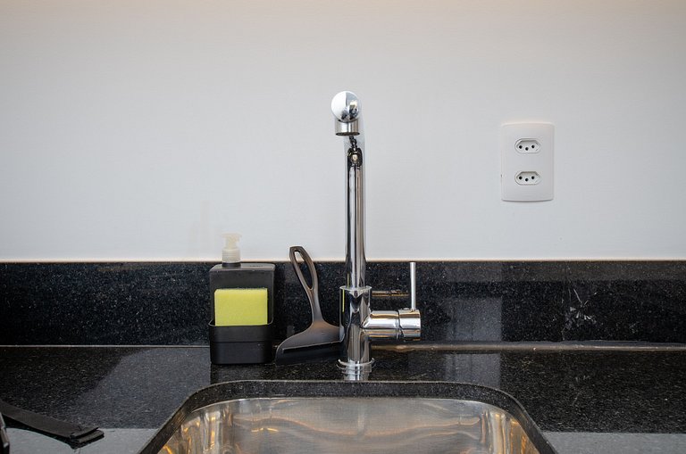 Belo studio com cama queen no Jardins