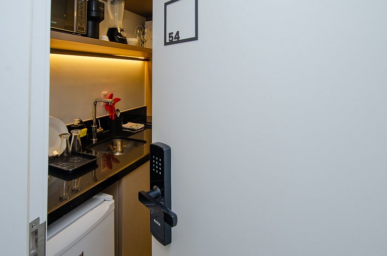 Belo studio com cama queen no Jardins