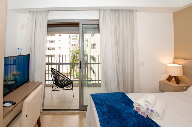 Belo studio com cama queen no Jardins