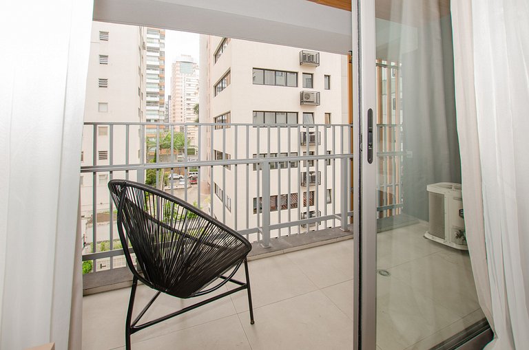 Belo studio com cama queen no Jardins