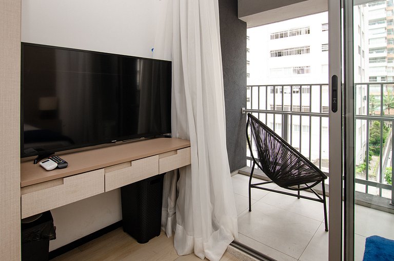 Belo studio com cama queen no Jardins