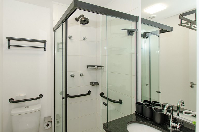 Lindo apto com 2 dorms e varanda na Pompéia