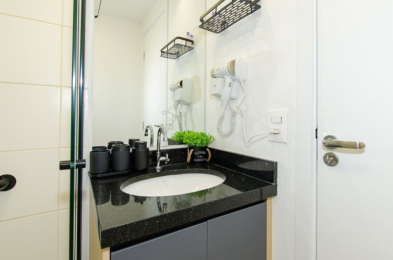 Lindo apto com 2 dorms e varanda na Pompéia