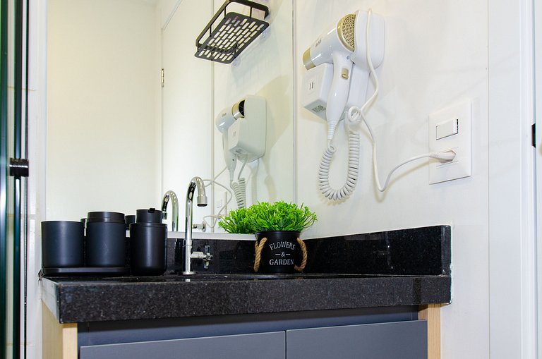 Lindo apto com 2 dorms e varanda na Pompéia