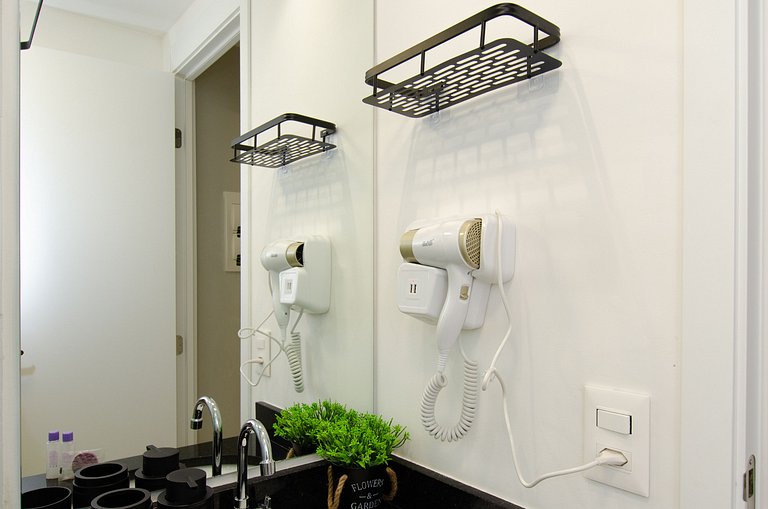 Lindo apto com 2 dorms e varanda na Pompéia