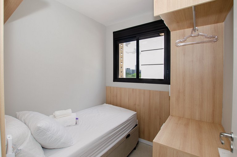 Lindo apto com 2 dorms e varanda na Pompéia