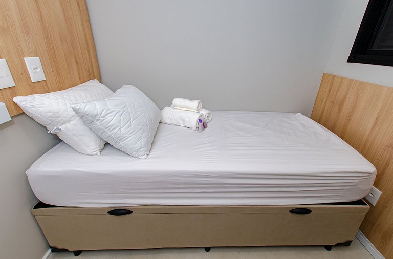 Lindo apto com 2 dorms e varanda na Pompéia