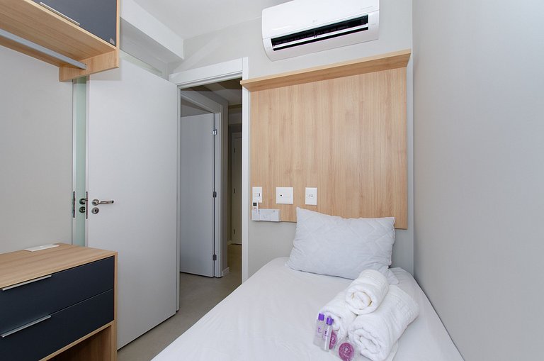 Lindo apto com 2 dorms e varanda na Pompéia