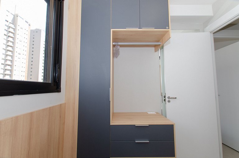 Lindo apto com 2 dorms e varanda na Pompéia