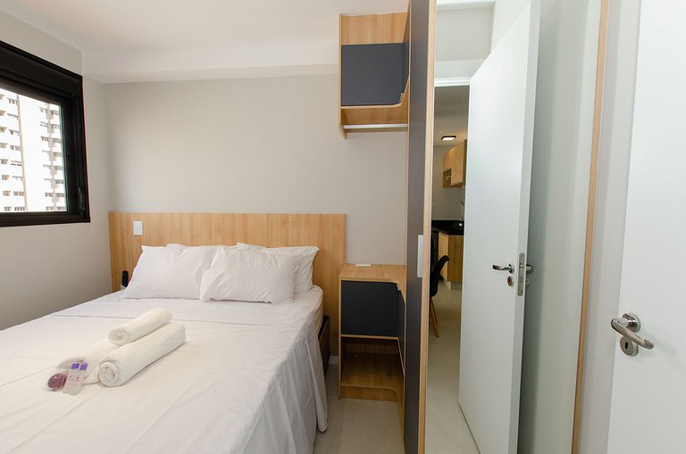 Lindo apto com 2 dorms e varanda na Pompéia