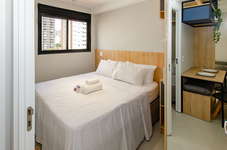 Lindo apto com 2 dorms e varanda na Pompéia