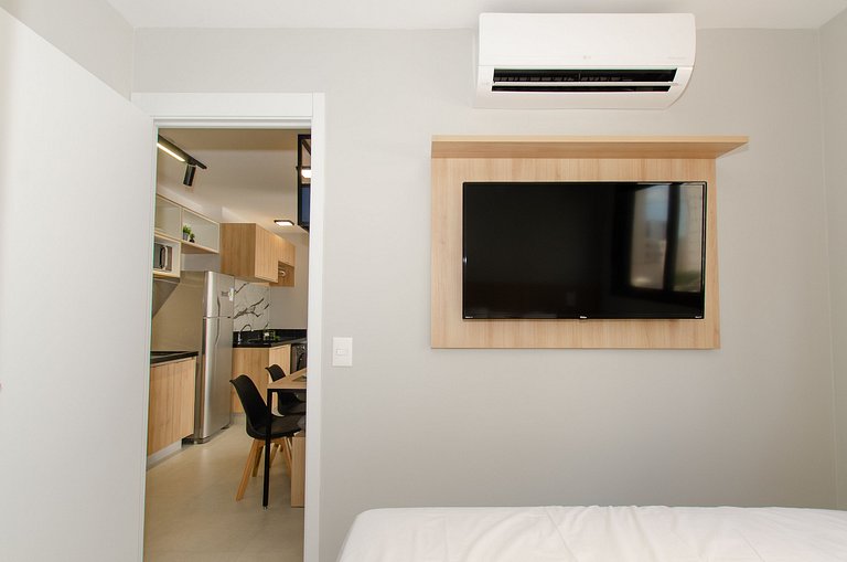 Lindo apto com 2 dorms e varanda na Pompéia