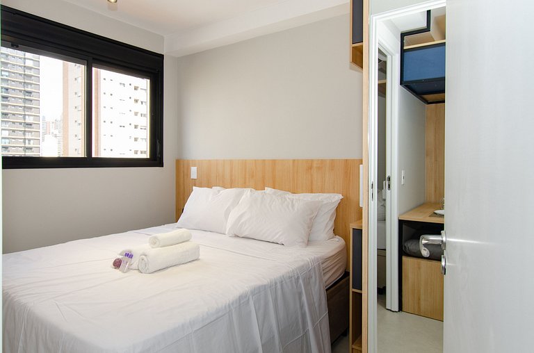 Lindo apto com 2 dorms e varanda na Pompéia