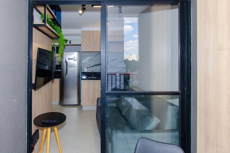 Lindo apto com 2 dorms e varanda na Pompéia