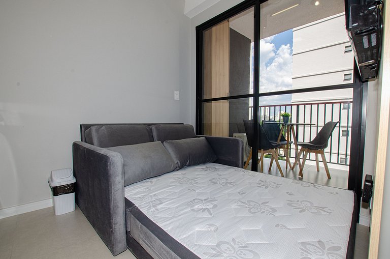 Lindo apto com 2 dorms e varanda na Pompéia