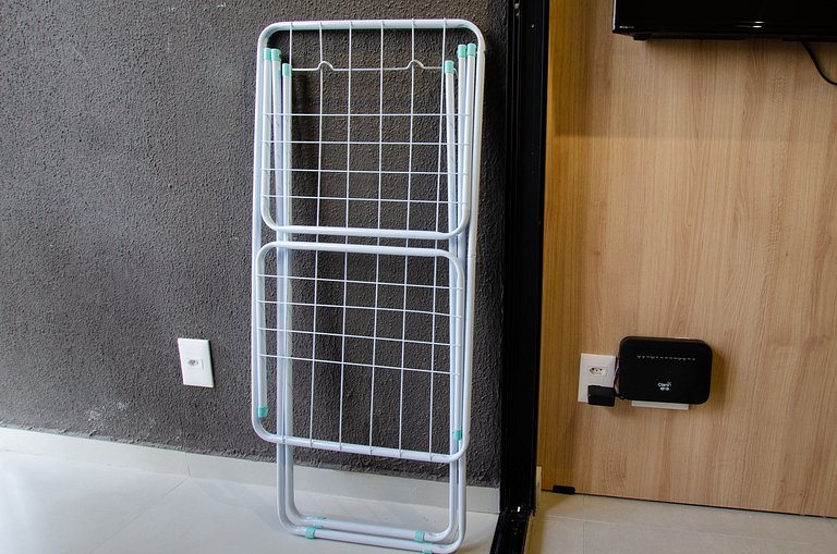 Lindo apto com 2 dorms e varanda na Pompéia