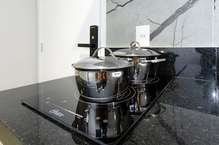 Lindo apto com 2 dorms e varanda na Pompéia