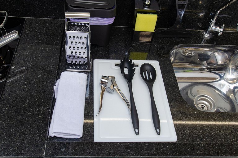 Lindo apto com 2 dorms e varanda na Pompéia