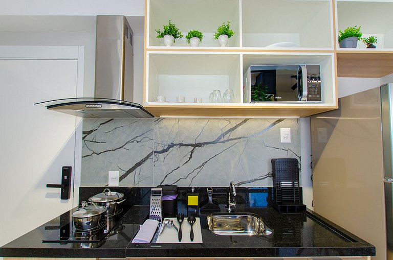 Lindo apto com 2 dorms e varanda na Pompéia