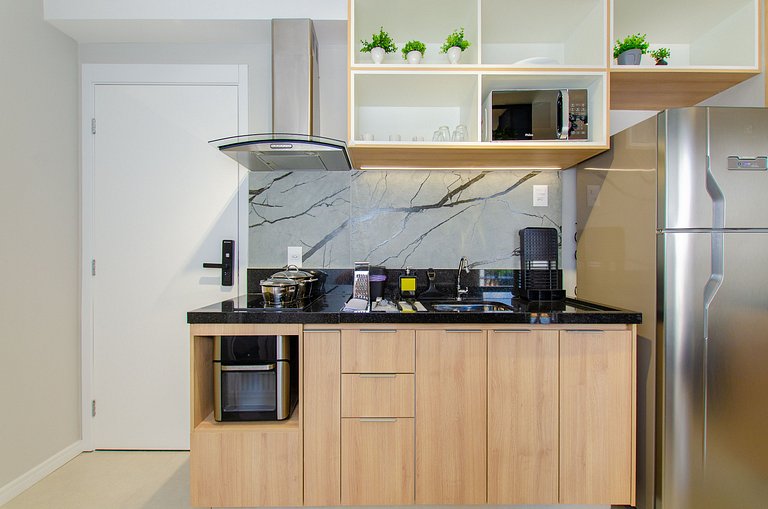 Lindo apto com 2 dorms e varanda na Pompéia