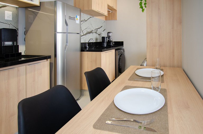 Lindo apto com 2 dorms e varanda na Pompéia